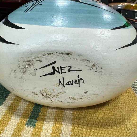 Southwest Native Artist Signed Inez Pottery Wall Hanging Canteen Vase - Picture 8 of 10